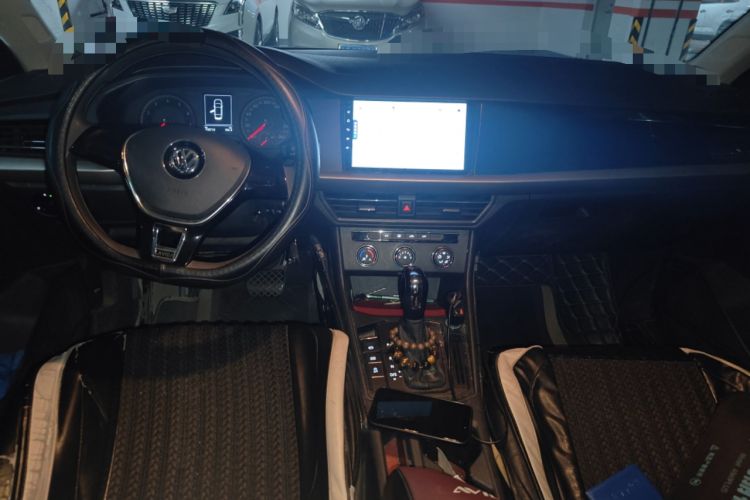 Used Volkswagen Lavida 2019 1.5L Automatic Fashion Edition China VI Center Console
