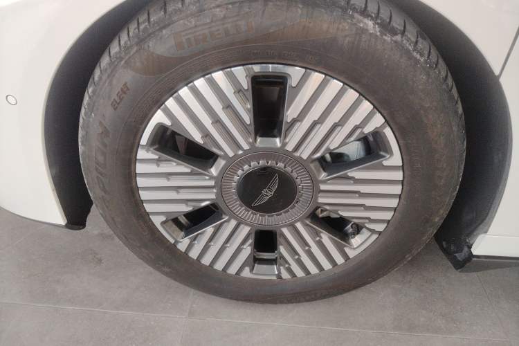 Used Geely Galaxy LEVC L380 2024 140-Degree 6-Seater All-Wheel-Drive Ultra Left Front Wheel Hub