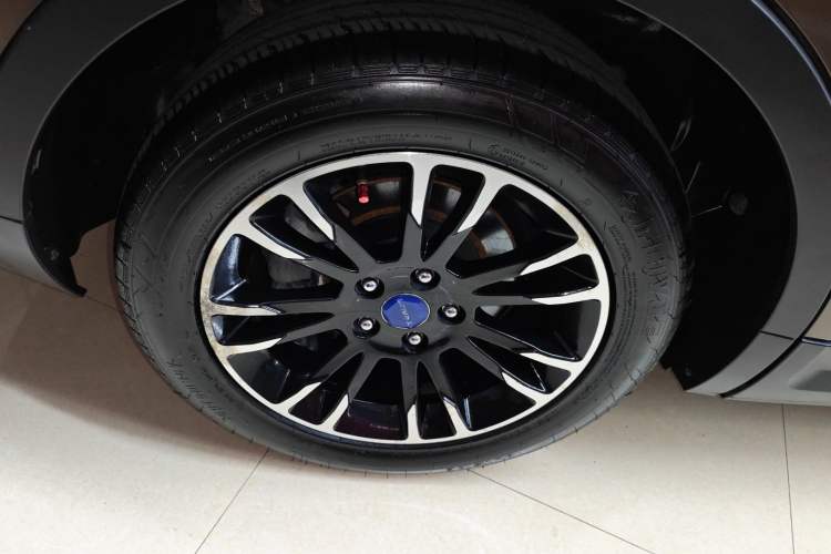 Used TRAUM S70 2018 1.5T Automatic Comfort Model 7 Seats Right Rear Wheel Hub