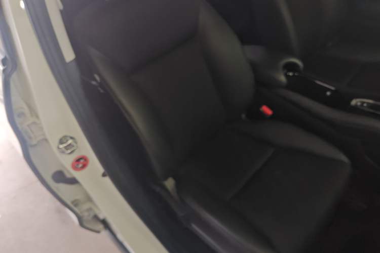 Used Honda Vezel 2020 1.5L CVT Pioneer Edition Right Front Seat