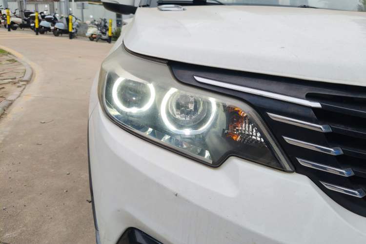 Used Bisu T3 2017 1.3T Manual Luxury Model Right Front Headlight