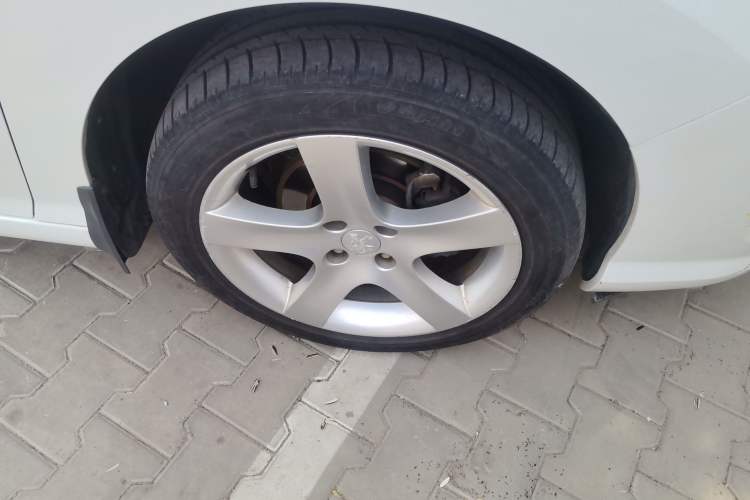 Used Peugeot 408 2013 2.0L Manual Comfort Edition