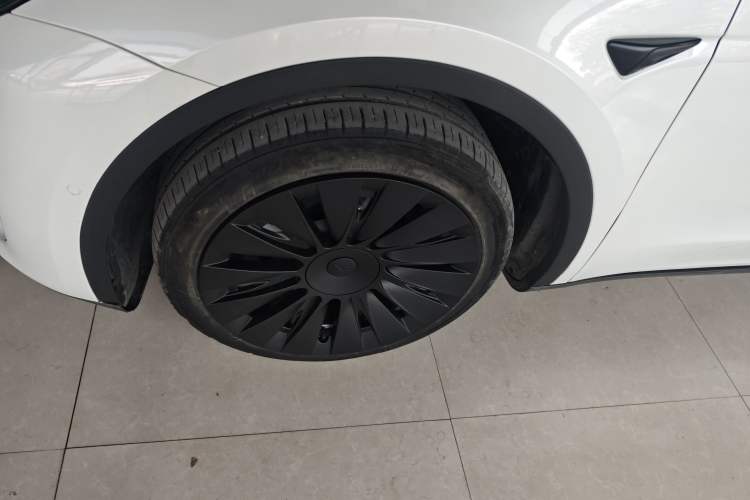 Used Tesla Model Y 2021 Long-Range All-Wheel-Drive Version 3D7 Left Front Wheel Hub