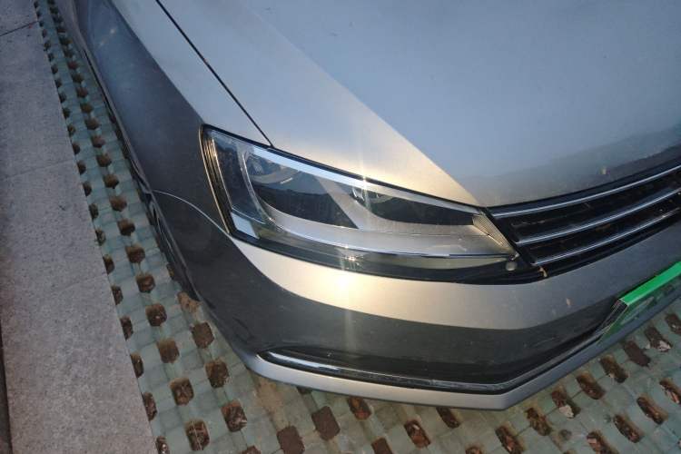 Used Volkswagen Sagitar 2018 1.6L Automatic Comfort Model Right Front Headlight