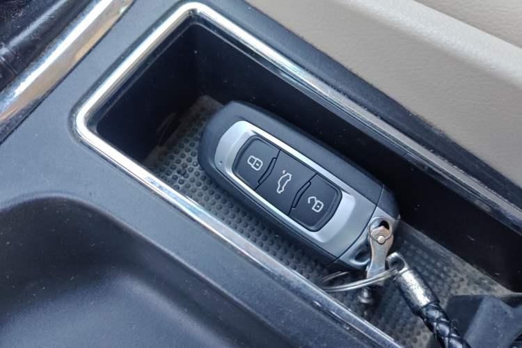 Used Geely Auto Emgrand 2017 Sedan Million Edition 1.5L Manual Luxury Model Vehicle Key