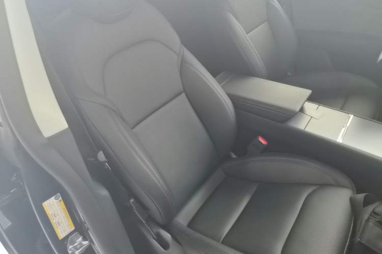 Used Tesla Model Y 2025 Rear-Wheel Drive First Edition Right Front Seat