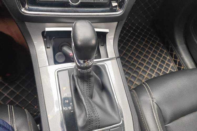 Used Roewe RX5 2019 20T Two-Wheel Drive Automatic 4G Connected Platinum Edition