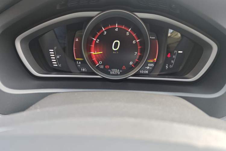 Used Volvo V40 2018 T3 Zhiya Edition Odometer Close Up