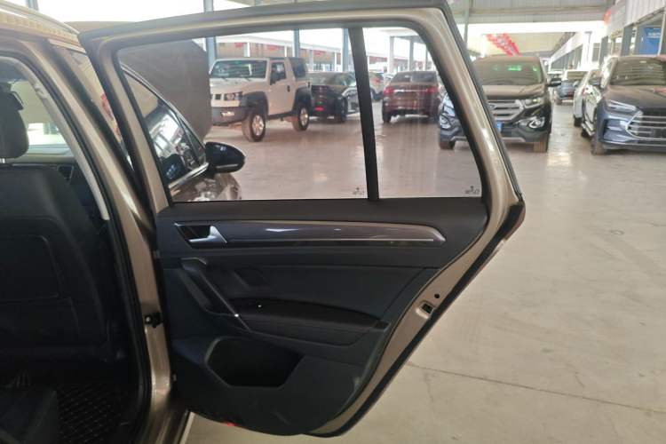 Used Volkswagen Golf Sportsvan 2018 230TSI Automatic Trend Edition Interior 6