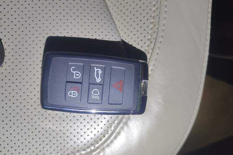 Used Land Rover Defender 2020 110 P400 Dark Special Edition Vehicle Key