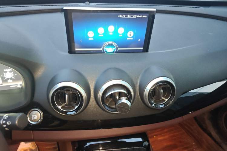 Used Wey VV7 2017 2.0T Flagship Model Audio And AC Panel