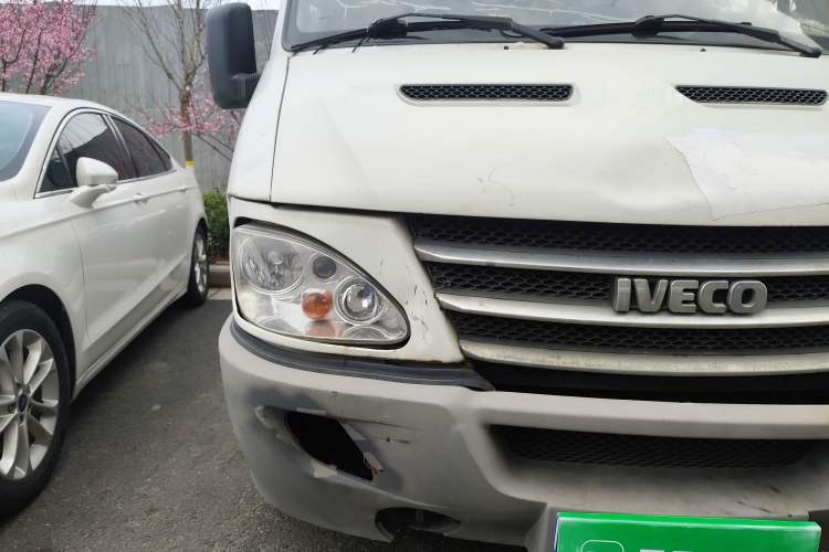 Used Iveco Power Daily 2017 2.5T Classic A32 Mid-Roof 6-7 Seater Bus 47Z5
