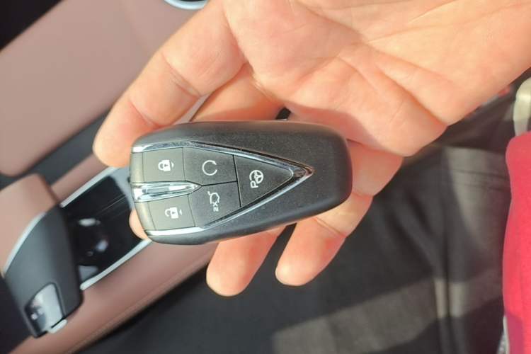 Used CHANGAN UNI-Z New Energy 2024 Blue Whale Smart Electric iDD 125km Excellence Model Vehicle Key