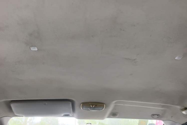 Used Dongfeng Shuaike 2013 Revised Version 1.5L Manual Standard Trim 5 Seats China V Emission Standard Headliner