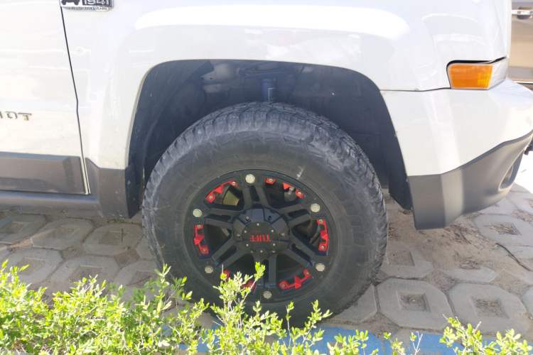 Used Jeep Patriot 2014 2.4L Luxury Navigation Edition Right Front Wheel Hub