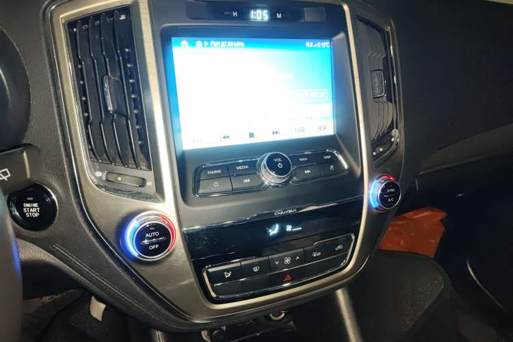 Used Changan CS95 2017 2.0T Two-Wheel Drive Zhiyuan Edition
