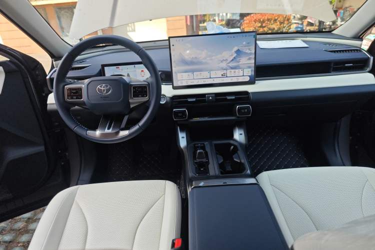 Used Toyota RAV4 2026 Model Dual-Engine 2.0L Two-Wheel Drive Luxury Edition