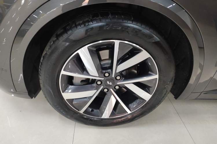 Used Li Auto L8 2023 Pro Model
