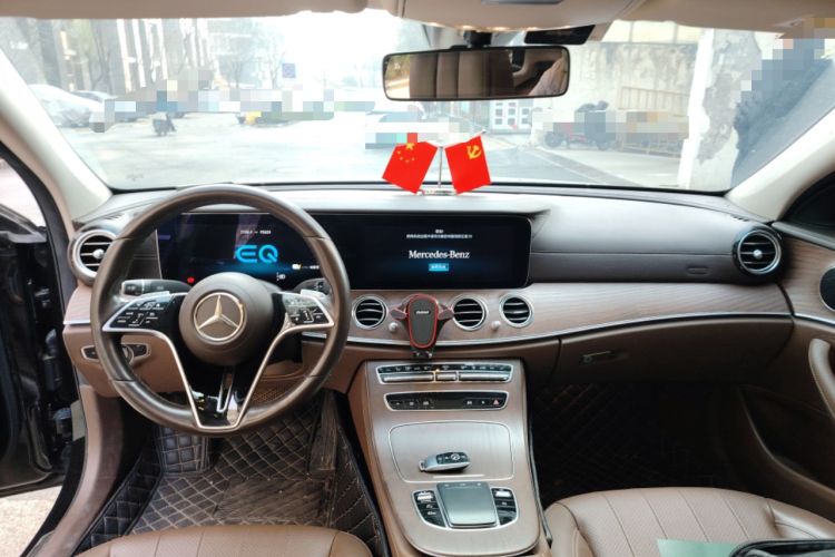 Used Mercedes-Benz E-Class New Energy 2021 E 350 e L Plug-in Hybrid Sedan Center Console