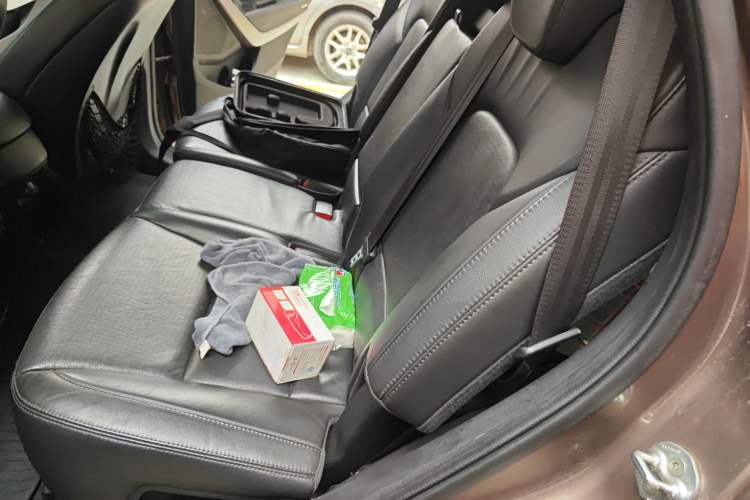 Used Hyundai Santa Fe 2013 2.4L Automatic Two-Wheel Drive Smart Version Left Rear Seat