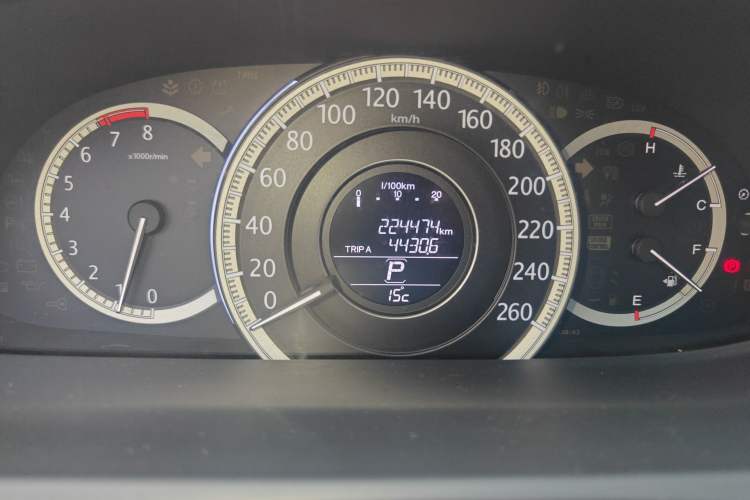 Used Honda Accord 2014 2.4L LX Comfort Edition Odometer Close Up