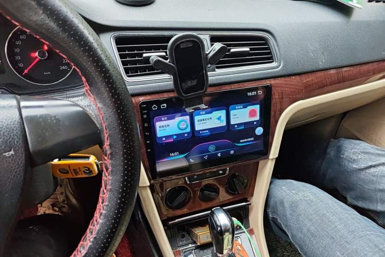 Used Volkswagen Lavida 2013 Restyled Classic 1.6L Automatic Comfort Edition Audio And AC Panel