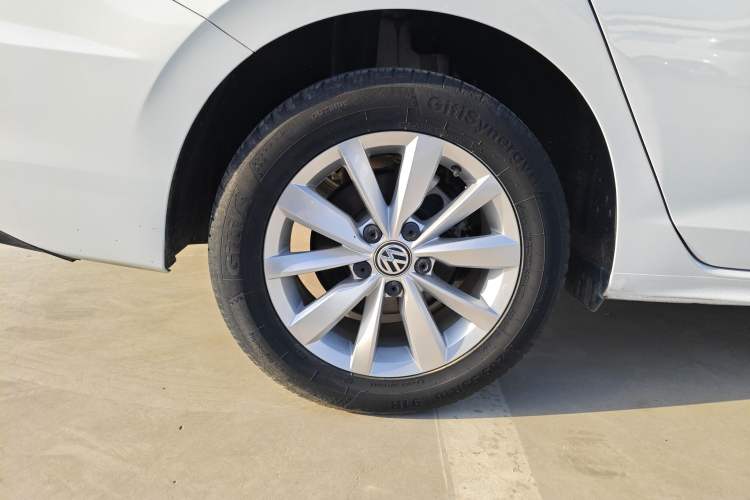 Used Volkswagen Bora 2020 1.5L Automatic Comfort Model Right Rear Wheel Hub