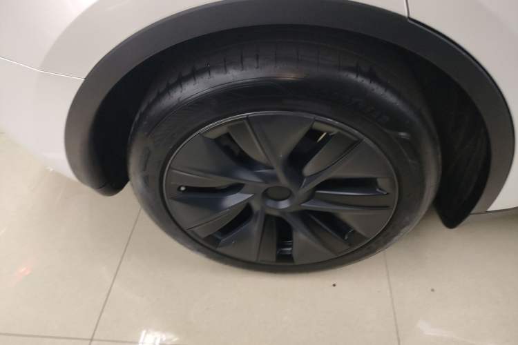 Used Tesla Model Y 2024 Rear-Wheel-Drive Version Right Rear Wheel Hub