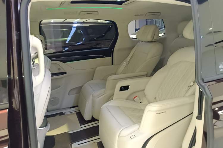 Used Buick GL8 2022 Avenir Aivia Six-Seat Deluxe Edition Left Rear Seat