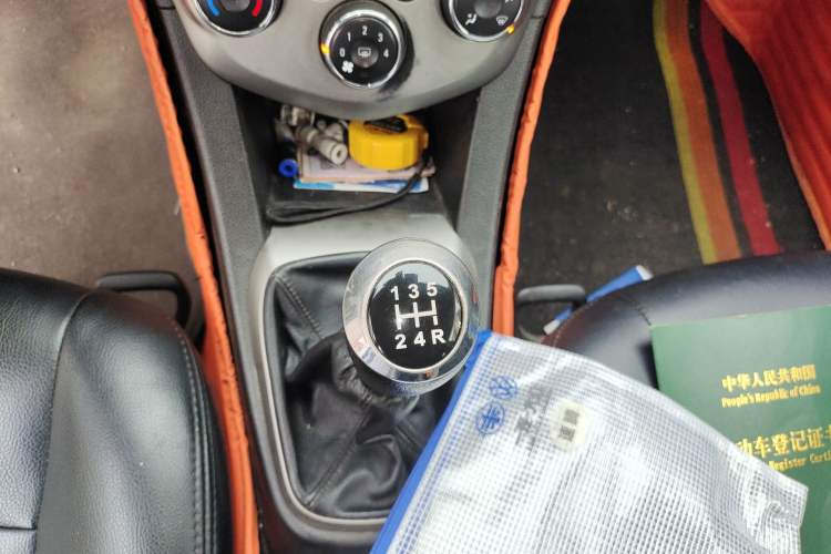 Used Chevrolet Aveo Sonic 2014 Sedan 1.4SL MT Comfort Edition Gear Lever