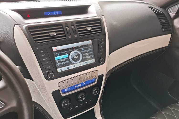 Used Geely Auto GX7 2013 2.4L Automatic Prestige Edition
