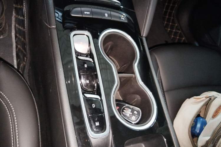 Used Buick Regal 2024 Revised 25T Ultra-Comfort Edition Gear Lever