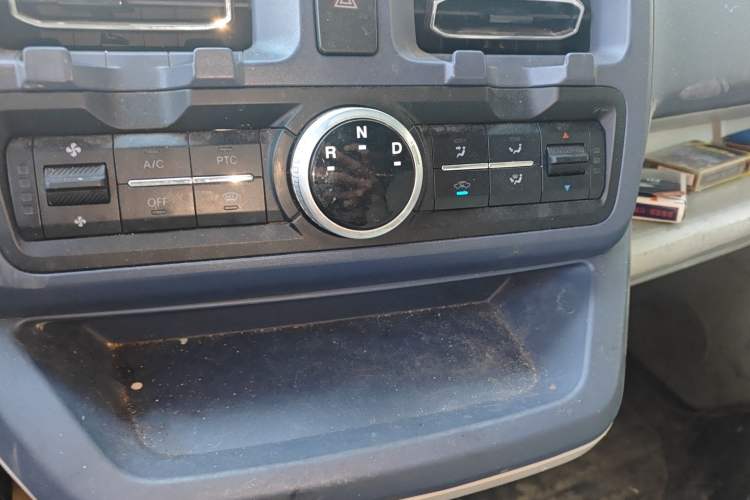 Used SRM New Energy E3L 2024 Custom Luxury Model Gear Lever