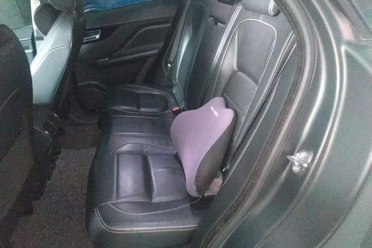 Used Jaguar F-PACE 2016 2.0T Two-Wheel-Drive R-Sport Sport Edition