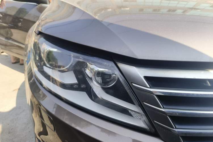 Used Volkswagen FAW-Volkswagen CC 2013 1.8TSI Luxury Model Right Front Headlight