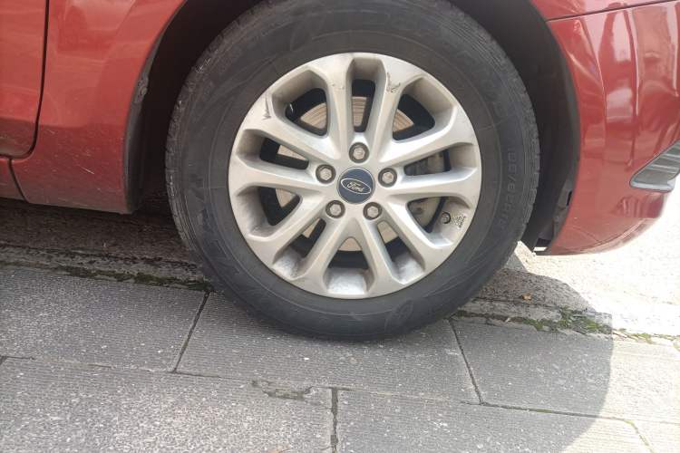 Used Ford Focus 2013 Hatchback Classic 1.8L Automatic Base Model
