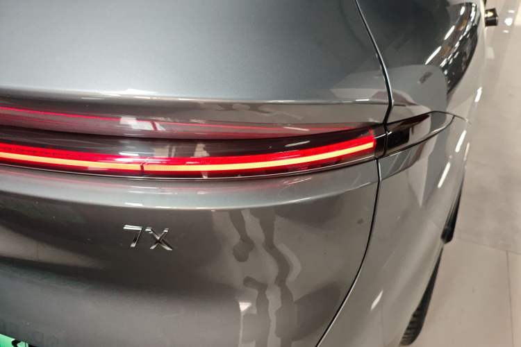 Used Zeekr 7X 2025 100 kWh Long-Range Rear-Wheel Drive with Intelligent Driving Features Right Rear Taillight