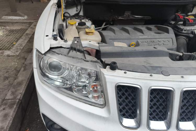 Used Jeep Compass 2012 2.4L four-wheel-drive sport version
