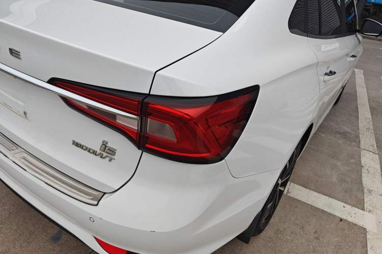 Used Roewe i5 2020 1.5L Automatic 4G Connect Luxury Flagship Edition
