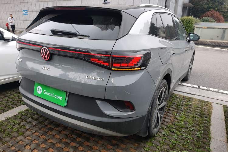 Used Volkswagen ID.4 CROZZ 2021 Long-Range PRO Two-Wheel Drive Version Rear Right 45 Deg