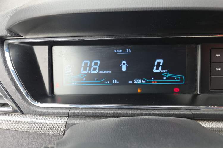 Used CHANGAN KAICHENG Oushang A600 2018 1.5L Manual Luxury Model Odometer Close Up