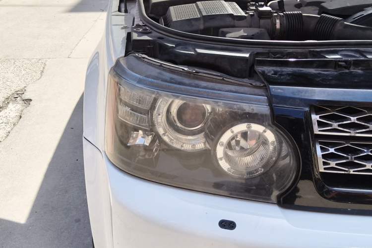 Used Land Rover Range Sport 2013 3.0 TDV6 Diesel Edition Right Front Headlight