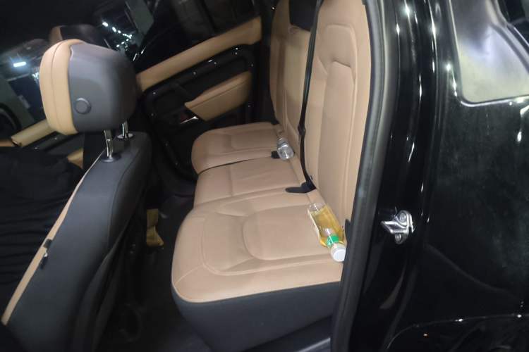 Used Land Rover Defender 2025 110 3.0T P400 – Dynamic HSE Left Rear Seat