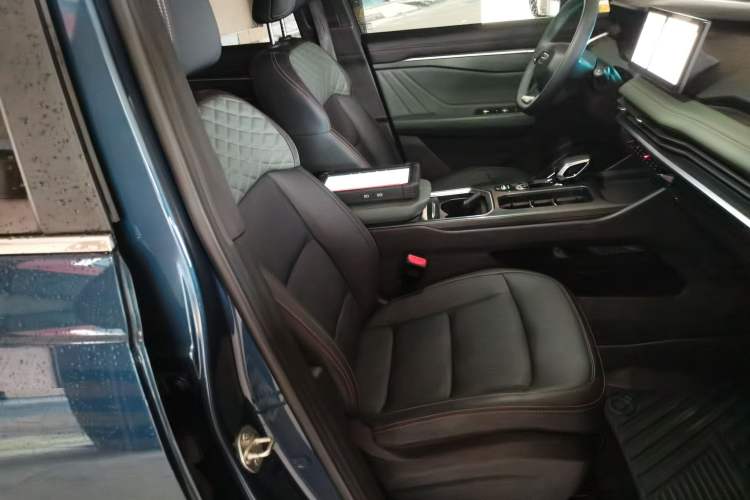 Used Geely Auto Haoyue L 2023 2.0T DCT Prestige Edition
