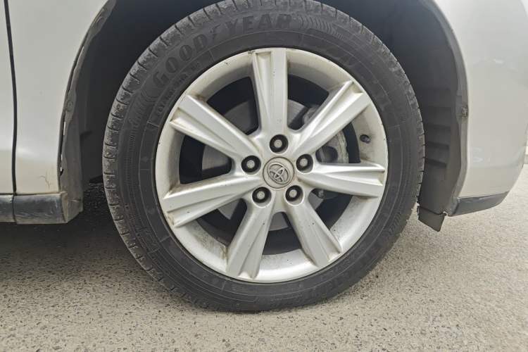 Used Toyota Previa 2006 2.4L 7-Seater Standard Edition Right Front Wheel Hub