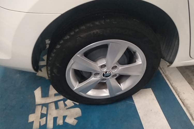 Used Skoda Rapid Spaceback 2014 1.6L Manual Enjoyment Edition
