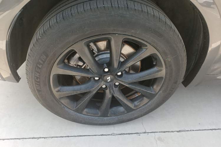 Used Li Auto ONE 2021 Extended-Range 6-Seater Version Right Rear Wheel Hub