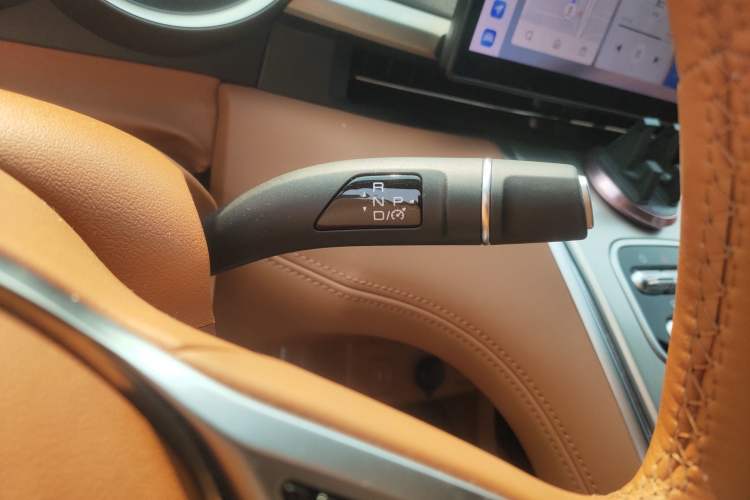 Used ORA Lightning Cat 2022 555 km Luxury Edition Gear Lever