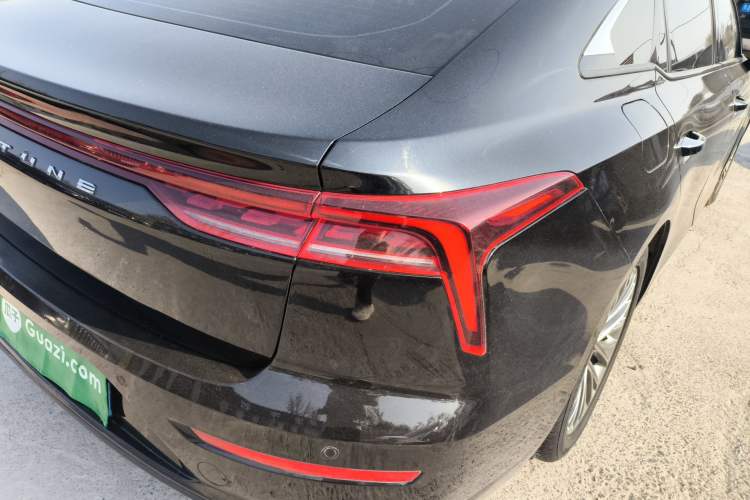 Used Bestune B70 2023 Third Generation 1.5T Automatic Enjoyment Version Right Rear Taillight