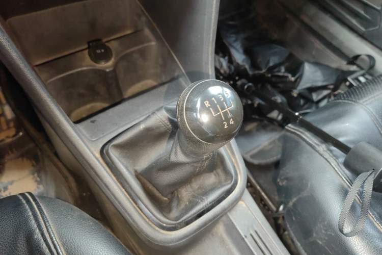 Used Volkswagen Santana 2015 1.4L Manual Fashion Edition Gear Lever